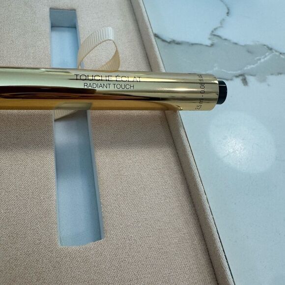 YSL Gold Beaute Highlighter makeup - Picture 3 of 11